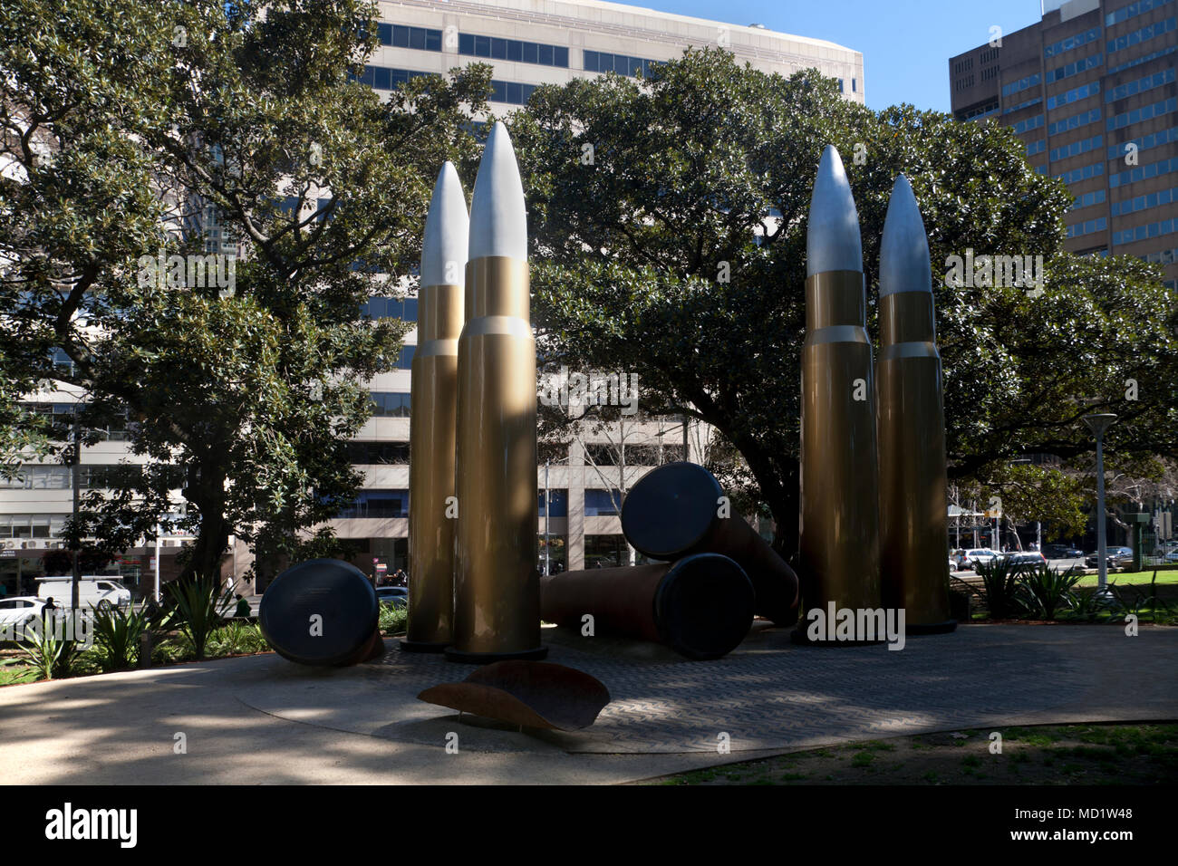 Yininmadyemi du hast fallen lassen von Tony Albrecht auf gadigal land Hyde Park Sydney New South Wales Australien Stockfoto