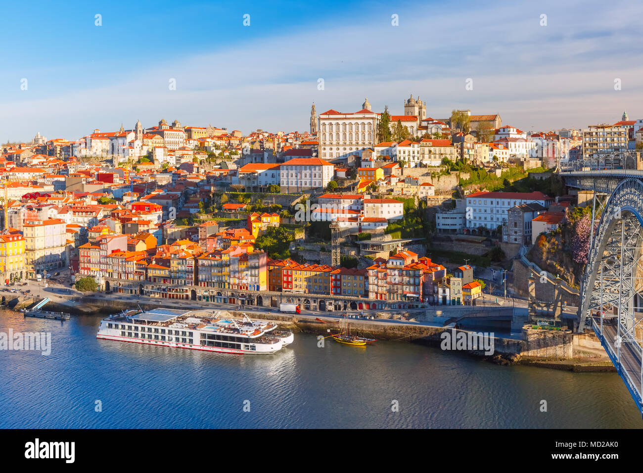 Altstadt und Fluss Douro in Porto, Portugal. Stockfoto