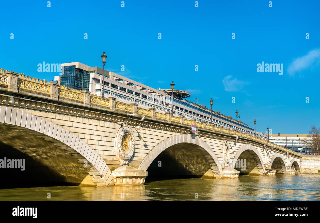 Der Pont de Bercy, eine Brücke über die Seine in Paris, Frankreich Stockfoto