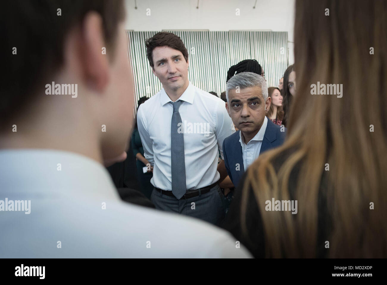 Der Bürgermeister von London Sadiq Khan und dem kanadischen Premierminister Justin Trudeau im Rathaus in London, während der Tagung der Regierungschefs des Commonwealth. Stockfoto