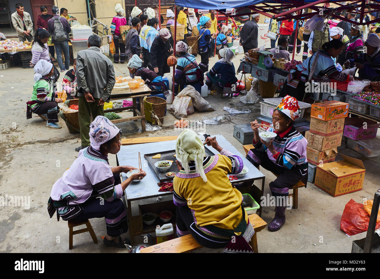 China, Yunnan Provinz, Wochenmarkt am Xinjie, Yi Bevölkerung Stockfoto