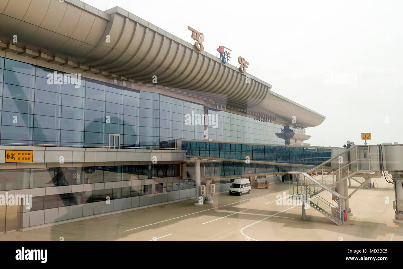 Der Internationale Flughafen Von Pjongjang Sunan Mar 31 18 Pjongjang Sunan International Airport In Pyongyang Nordkorea Editorial Nur Verwenden Foto Durch Koreanische Kunst Performance Pressekorps Lba Nordkorea Stockfotografie Alamy