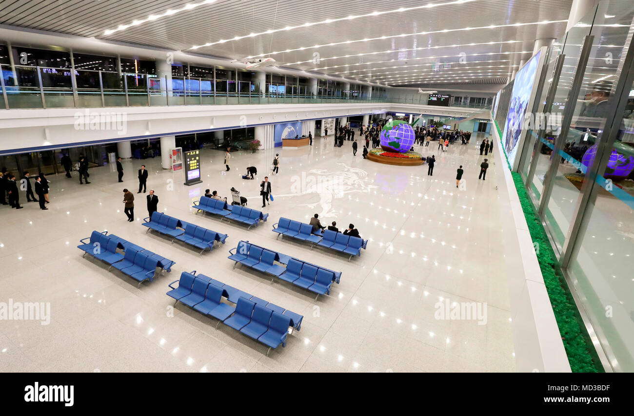 Der Internationale Flughafen Von Pjongjang Sunan Apr 4 18 Der Pyongyang Sunan International Airport In Pyongyang Nordkorea Editorial Nur Verwenden Foto Durch Koreanische Kunst Performance Pressekorps Lba Nordkorea Stockfotografie Alamy