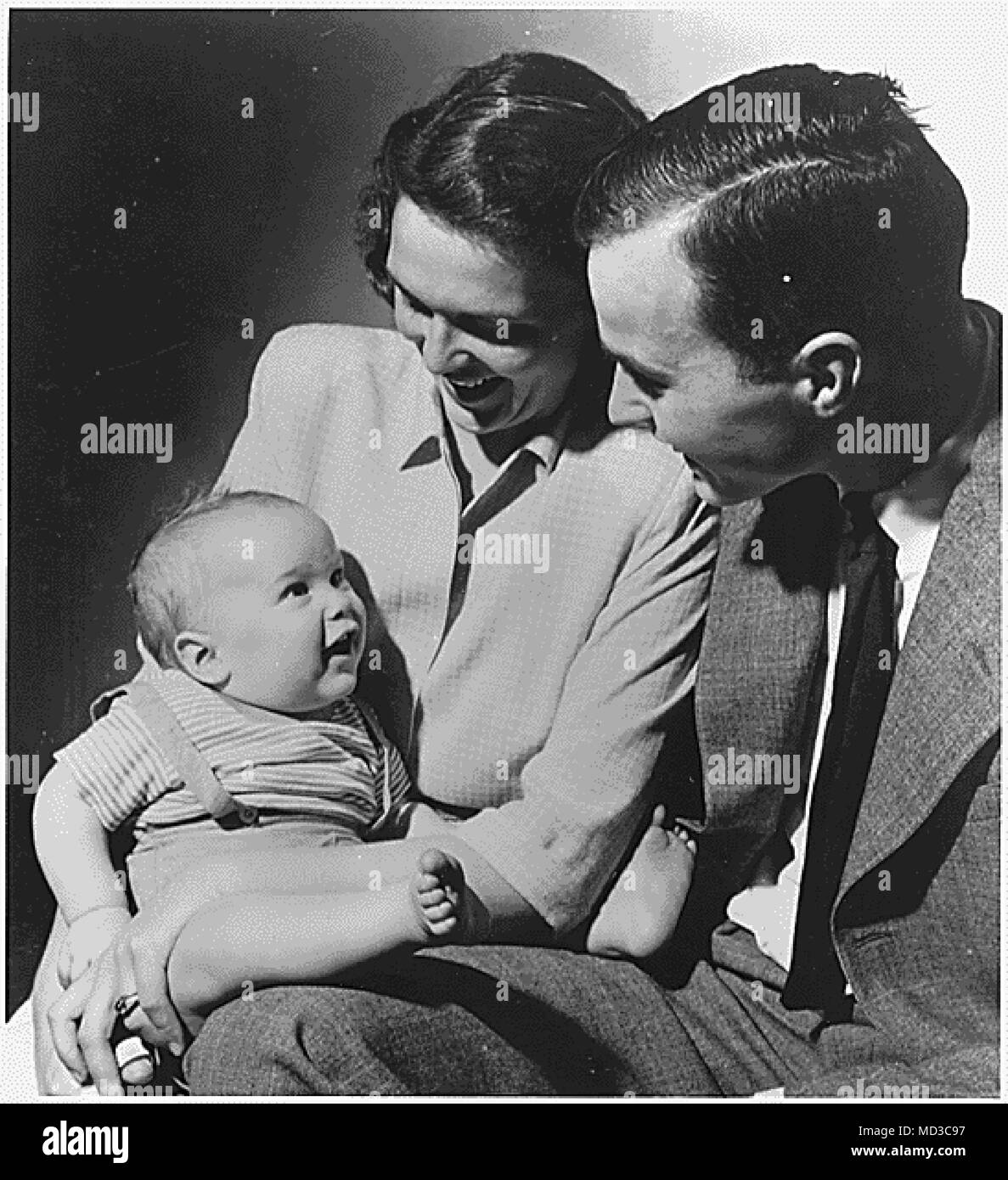 Ehemalige First Lady Barbara Bush, Ehefrau des ehemaligen Präsidenten George H.W. Bush und Mutter des ehemaligen Präsidenten George W. Bush, gestorben Dienstag an ihrem Haus in Houston. Sie war 92. Barbara Bush hatte nicht Gesundheit, unter dekompensierter Herzinsuffizienz und chronisch obstruktive Lungenerkrankungen. George und Barbara, die Ihren 73 Hochzeitstag feierten am 31.01.6, halten den Rekord für die längste - verheiratet Presidential koppeln. Frau Bush wurde für ihr Witz und die Betonung der Familie bekannt. Eine Ihrer primären Ursachen wurde die Alphabetisierung. Sie gründete die Barbara Bush Stiftung für Familie Bildungsgrad 1989 Auto Stockfoto