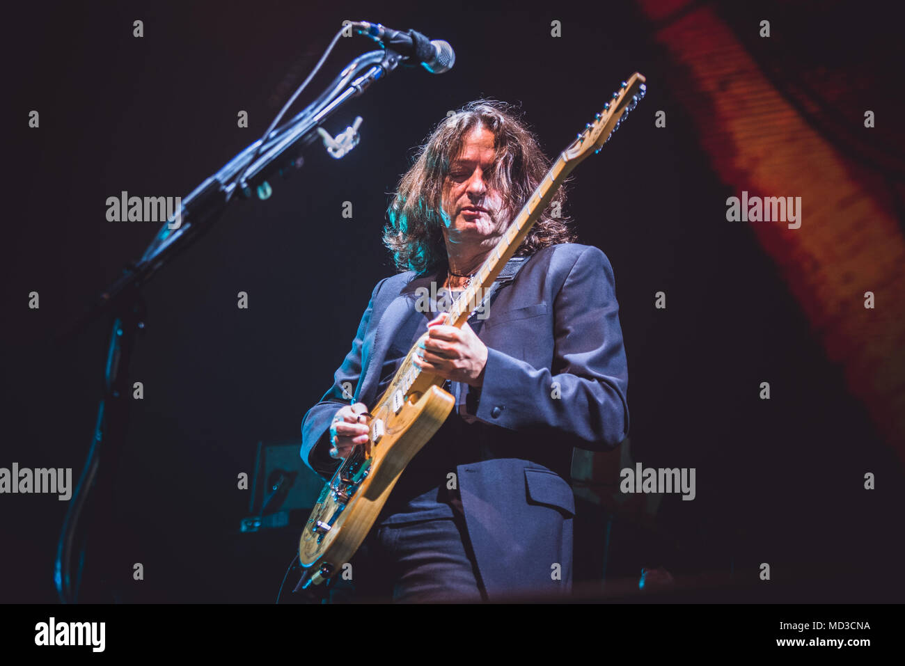 Mailand, Italien. 17 Apr, 2018. Die Musiklegende, Sänger und Songschreiber, Roger Waters live auf der Bühne des Assago Forum in Mailand für seine erste "Uns + Sie 'Italienischen tour Konzert Credit: Alessandro Bosio/Alamy leben Nachrichten Stockfoto