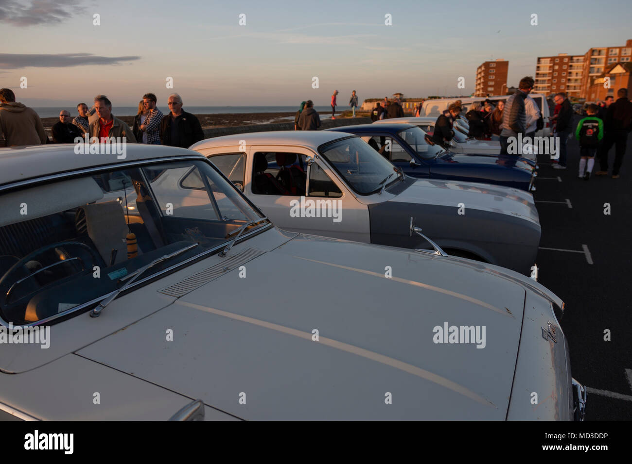 Minnis Bay, Birchington, Kent, Großbritannien. 17 Apr, 2018. Classic Car und Bike Rally in Minnis Bay, Birchington Kent am 17. April 2018. Hunderte von Menschen kamen die vielen klassischen Autos und Fahrräder, die auf der Parade in Minnis Bay zu sehen. Credit: ernie Jordanien/Alamy leben Nachrichten Stockfoto