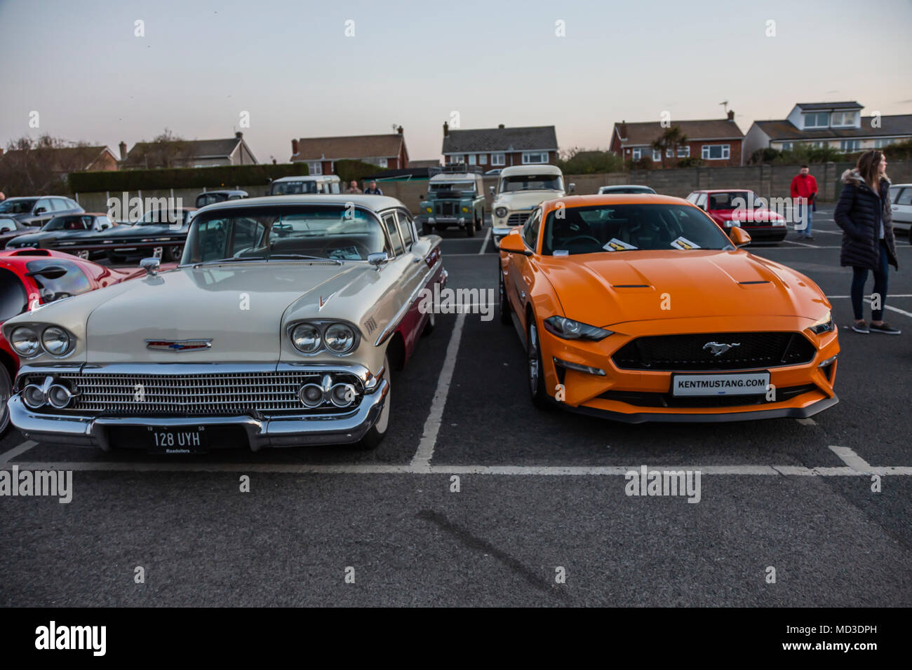 Minnis Bay, Birchington, Kent, Großbritannien. 17 Apr, 2018. Classic Car und Bike Rally in Minnis Bay, Birchington Kent am 17. April 2018. Hunderte von Menschen kamen die vielen klassischen Autos und Fahrräder, die auf der Parade in Minnis Bay zu sehen. Credit: ernie Jordanien/Alamy leben Nachrichten Stockfoto
