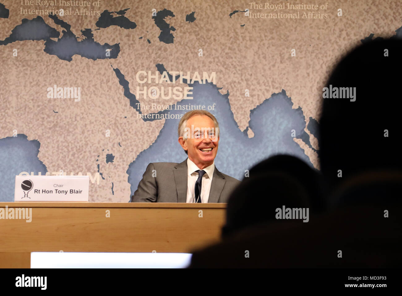 London, Großbritannien. 18. April 2018. Der ehemalige britische Premierminister Tony Blair, der Denkfabrik Chatham House in London am 18 April, 2018, wo er eine Diskussion mit Gambischen Präsident Adama Barrow wurde. Quelle: Dominic Dudley/Alamy leben Nachrichten Stockfoto