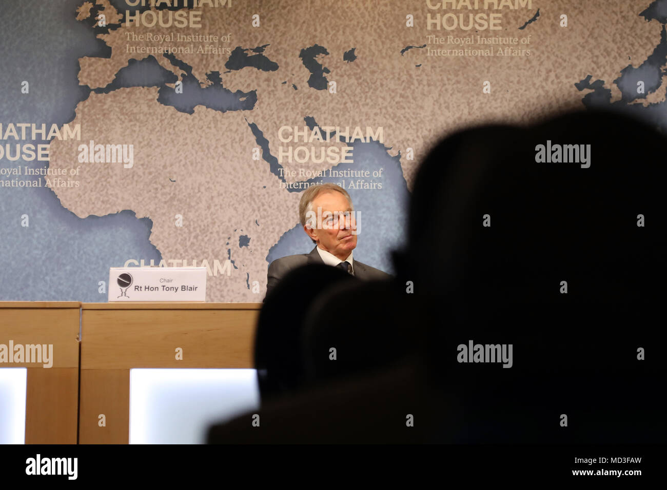 London, Großbritannien. 18. April 2018. Der ehemalige britische Premierminister Tony Blair, der Denkfabrik Chatham House in London am 18 April, 2018, wo er eine Diskussion mit Gambischen Präsident Adama Barrow wurde. Quelle: Dominic Dudley/Alamy leben Nachrichten Stockfoto