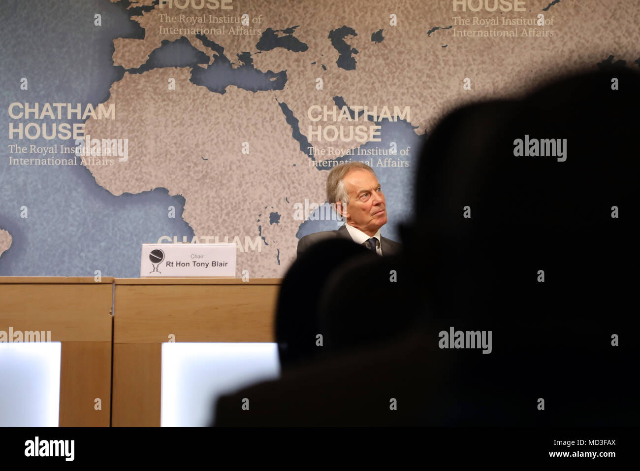 London, Großbritannien. 18. April 2018. Der ehemalige britische Premierminister Tony Blair, der Denkfabrik Chatham House in London am 18 April, 2018, wo er eine Diskussion mit Gambischen Präsident Adama Barrow wurde. Quelle: Dominic Dudley/Alamy leben Nachrichten Stockfoto