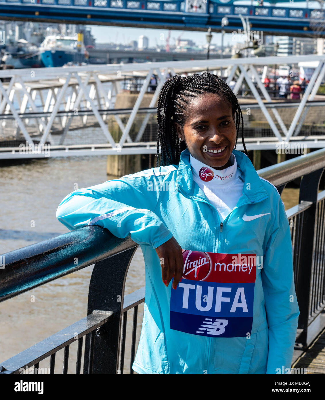 London, 18. April 2018, Elite Rennen London Marathon Frauen, Tigist Tuffstein Äthiopien ein Weltklasse Marathonläufer Credit: Ian Davidson/Alamy leben Nachrichten Stockfoto