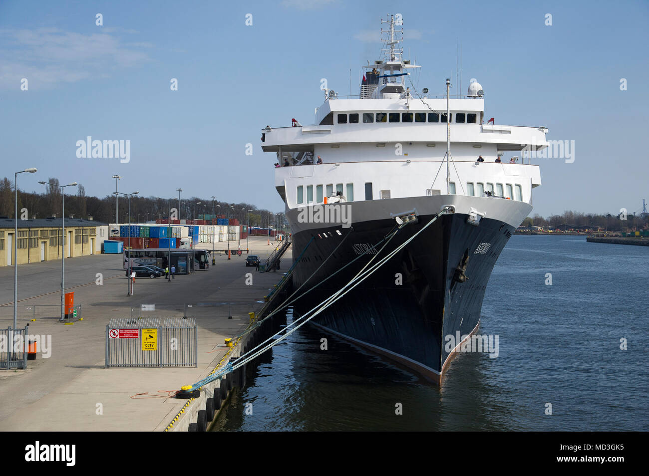 Danzig, Polen. 18. April 2018. 160 Meter langen Kreuzfahrtschiff MV Astoria Kreuzfahrt Saison begann in Danzig Hafen in Danzig, Polen. 18. April 2018. 1948 gebaut als Stockholm ist die älteste Kreuzfahrtschiff der Welt. Für das Verursachen von Meer Absturz mit berühmten Andrea Doria line Schiff 1956 dazu führt, dass der gesunken © wojciech Strozyk/Alamy News Live bekannt Stockfoto