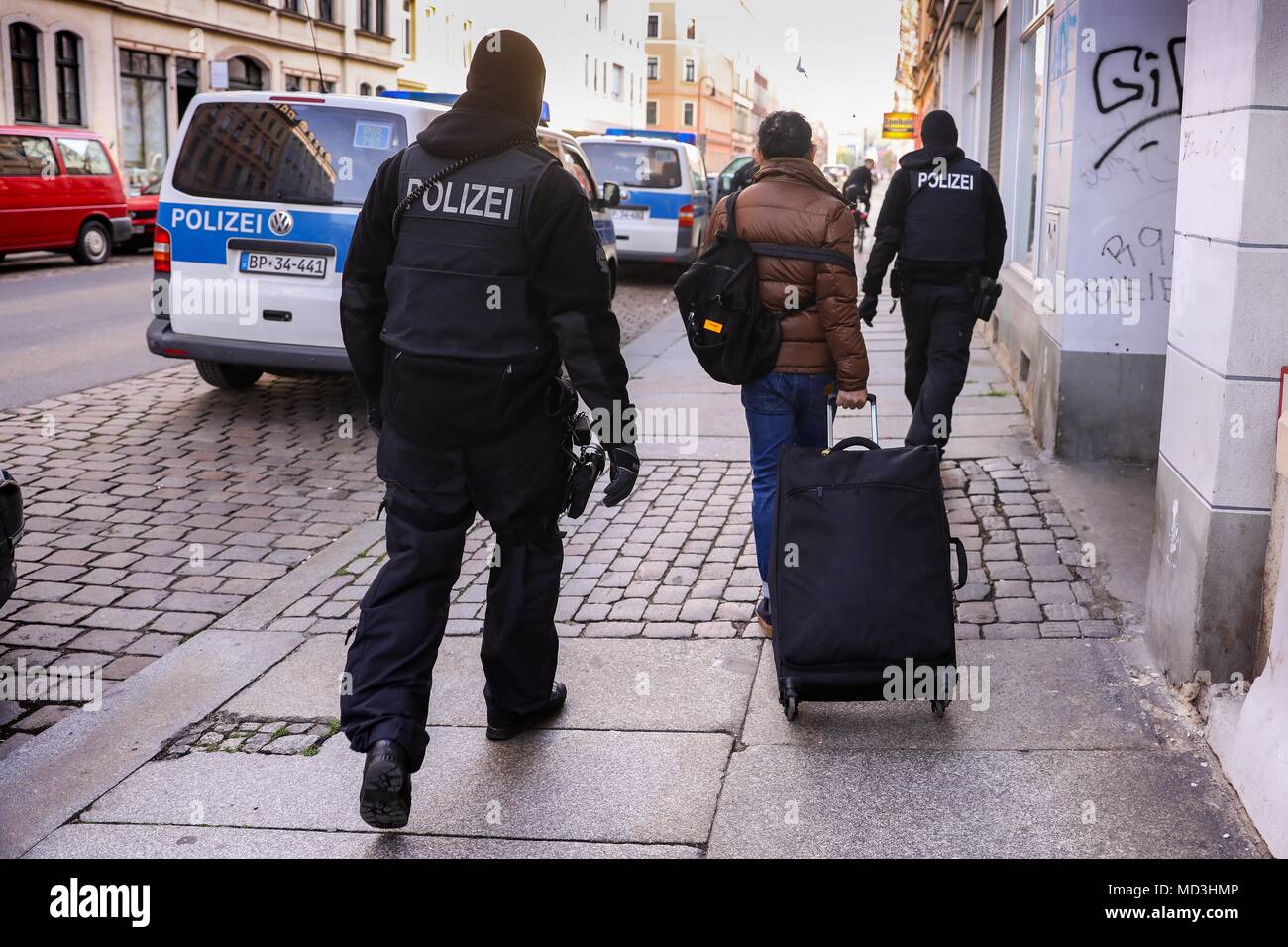 POL-LG: ++ reisende Taschendiebe ++ nach Festnahme von Tätergruppe sucht  Polizei