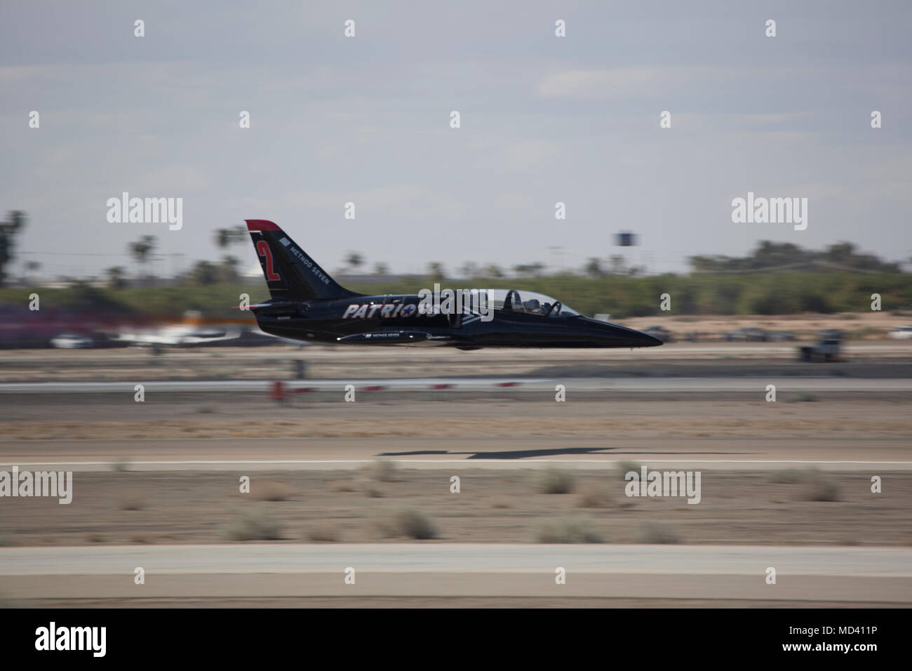 Die 2018 Yuma Airshow Headliner, die Patrioten Jet Team, führen Sie eine akrobatische Antenne Display für Zuschauer während der Airshow von 2018 Yuma Marine Corps Air Station Yuma, Ariz., Samstag, März 17, 2018 gehostet wird. Die patrioten Jet Team, die größte zivile Besitz Kunstflug jet Team in der westlichen Hemisphäre, begann mit der Vision von einer Person: Randy Howell. Von der Leidenschaft für Luftfahrt seit Kindheit genährt, wurde es Howell's Mission um eine 6-jet Präzision demonstration Team, unterhalten könnte, zu inspirieren und zu erziehen. Die Airshow ist MCAS Yuma nur militärische Airshow des Jahres und bietet t Stockfoto