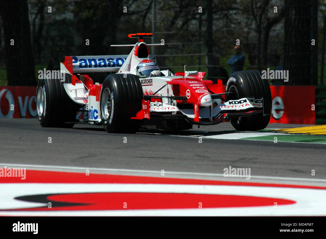 22 April 2005, Grand Prix von San Marino der Formel 1. Jarno Trulli drive Toyota F1 während Qualyfing Sitzung in Imola in Italien. Stockfoto