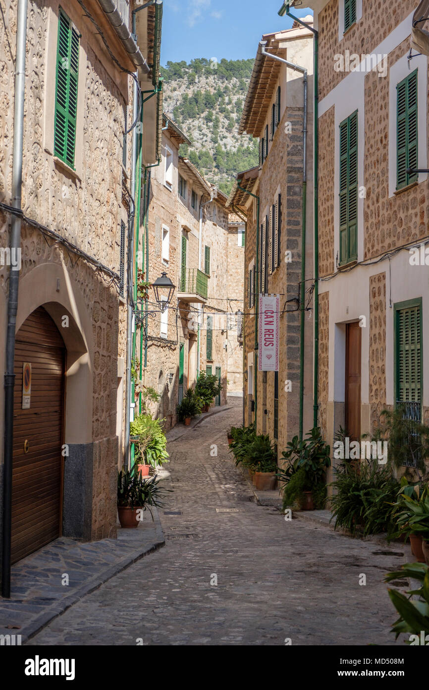 Gasse in Fornalutx, Mallorca, Spanien Stockfoto