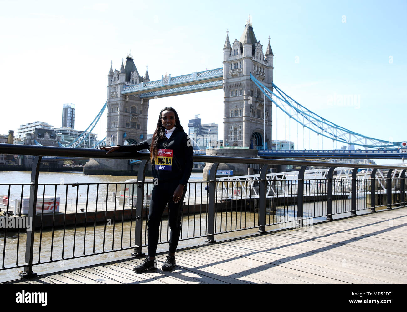 In Äthiopien Tirunesh Dibaba stellt während der Medien Tag im Tower Hotel London. Stockfoto