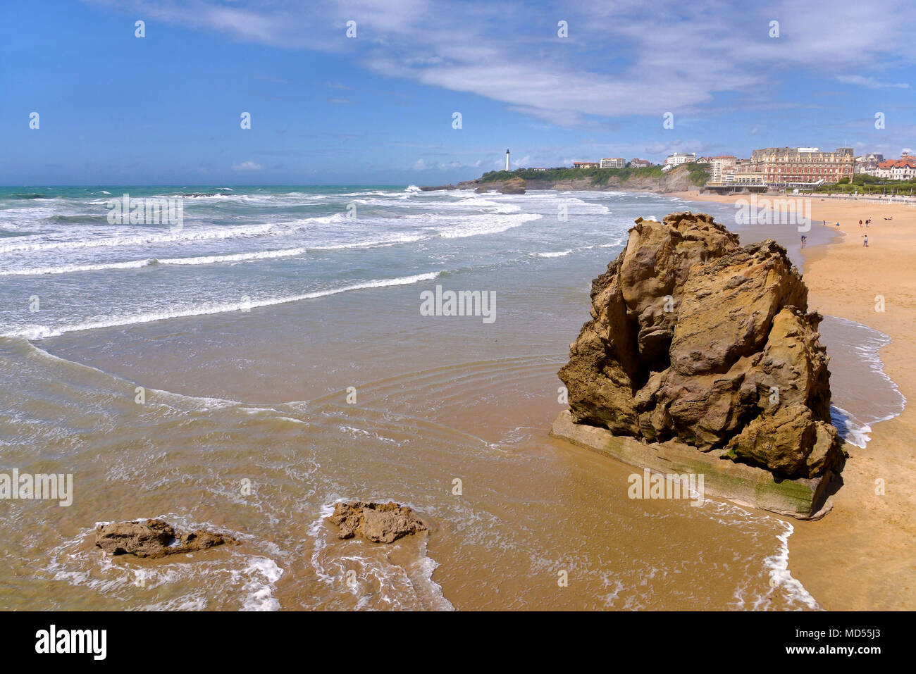 Strand in der Bucht von Biskaya, in Biarritz, einer Stadt an der Atlantikküste im Departement Pyrénées-Atlantiques im französischen Baskenland Stockfoto