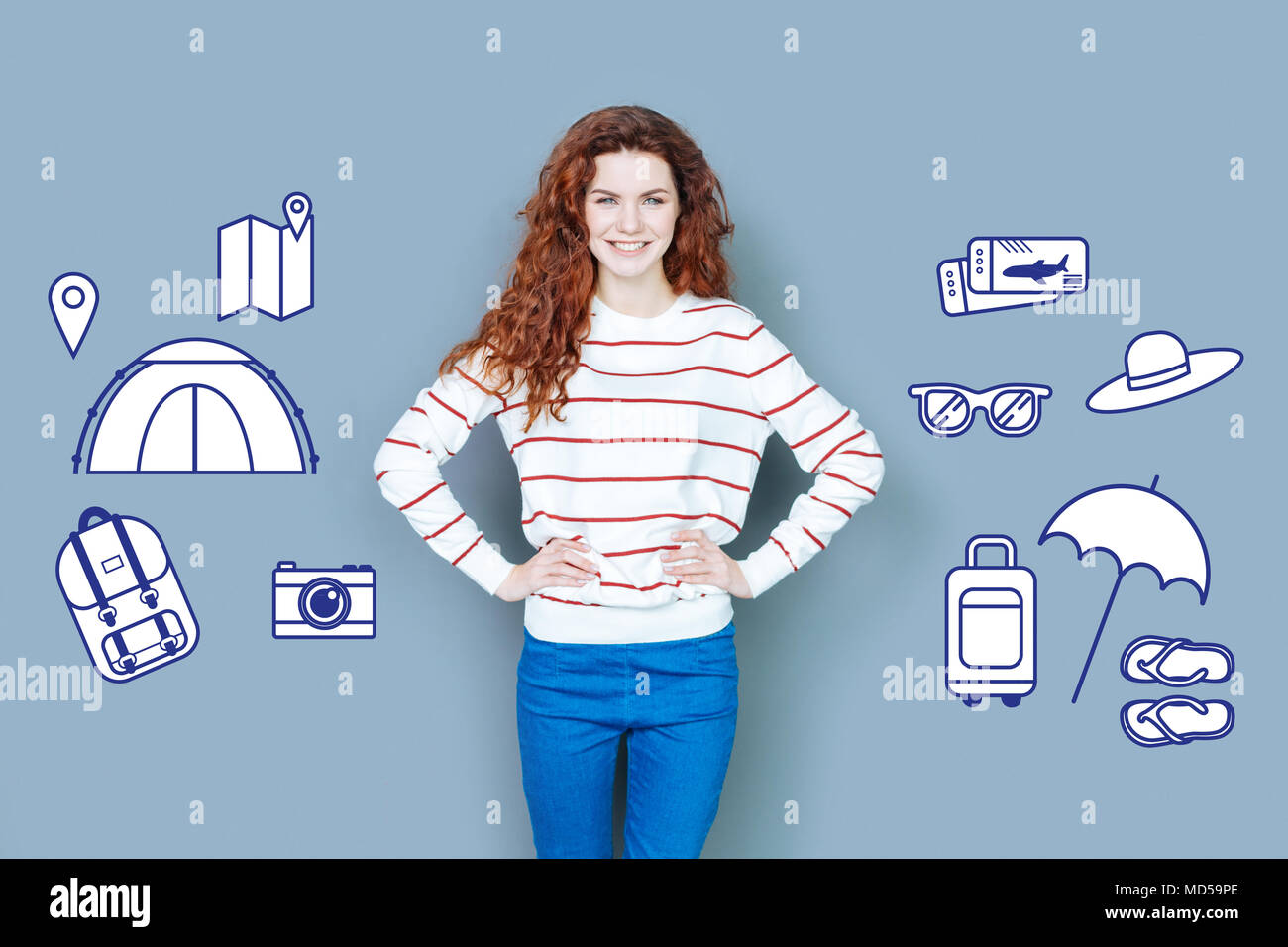 Qualifizierte touristische lächelnd, während der Reise Planung Stockfoto