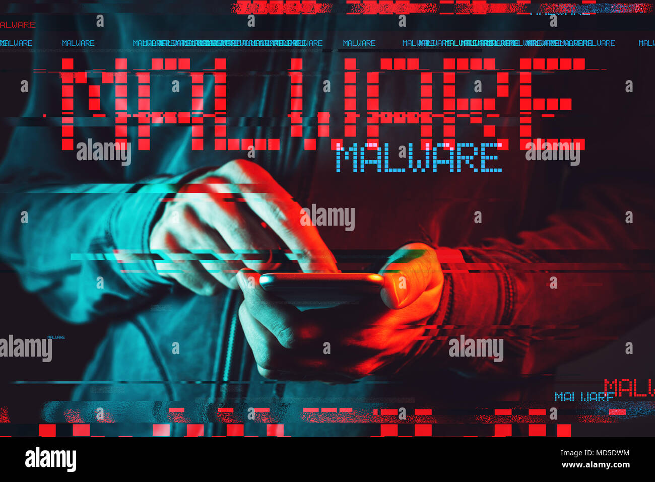 Malware Konzept mit männliche Person mit Smartphone, Low Key rot und blau beleuchtete Bild und digitale glitch Wirkung Stockfoto