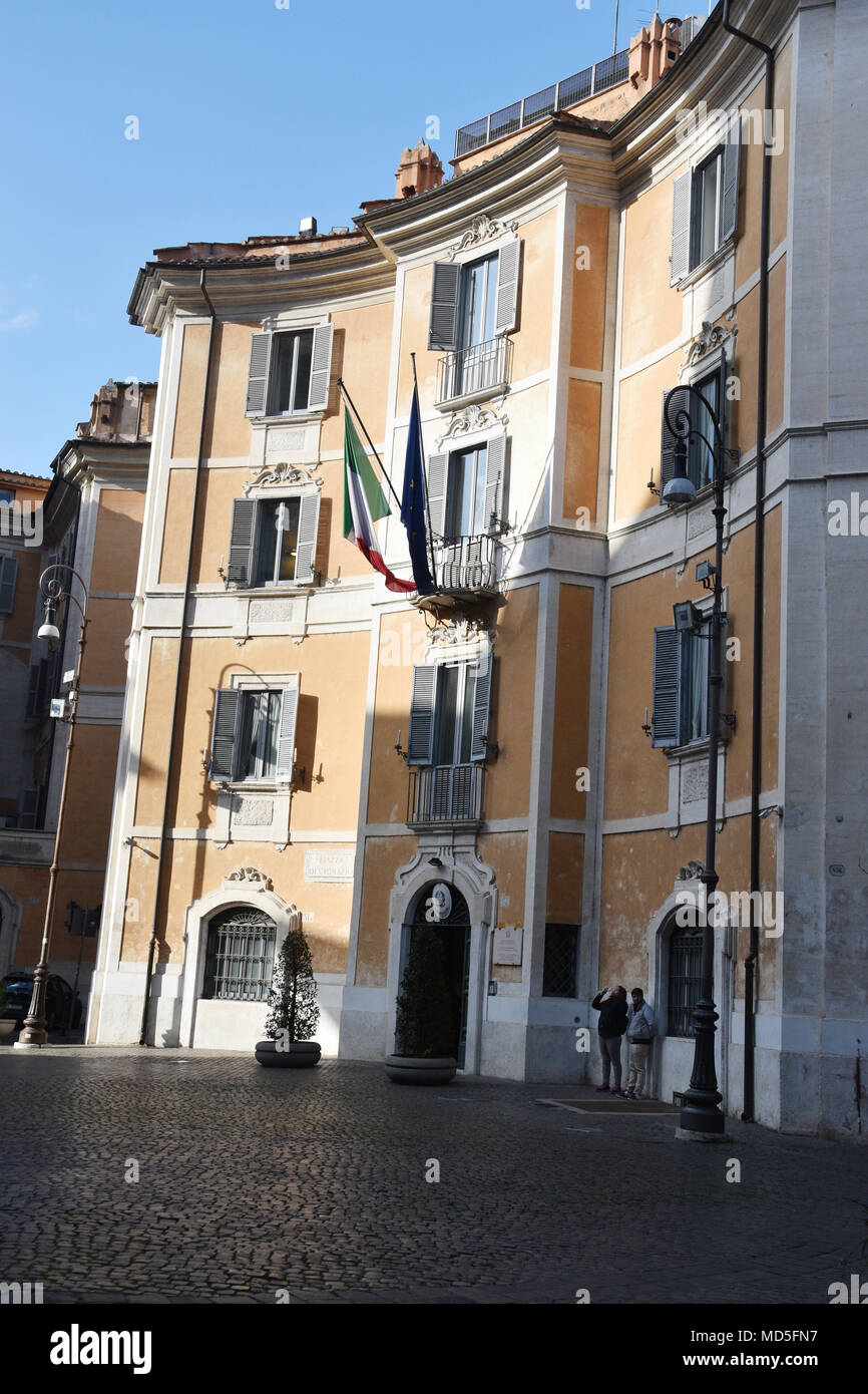 Hauptsitz der Carabinieri für den Schutz des kulturellen Erbes und Anti-Counterfeiting, Palazzo Sant'Ignazio in Rom. Der Befehl, besser bekannt Stockfoto