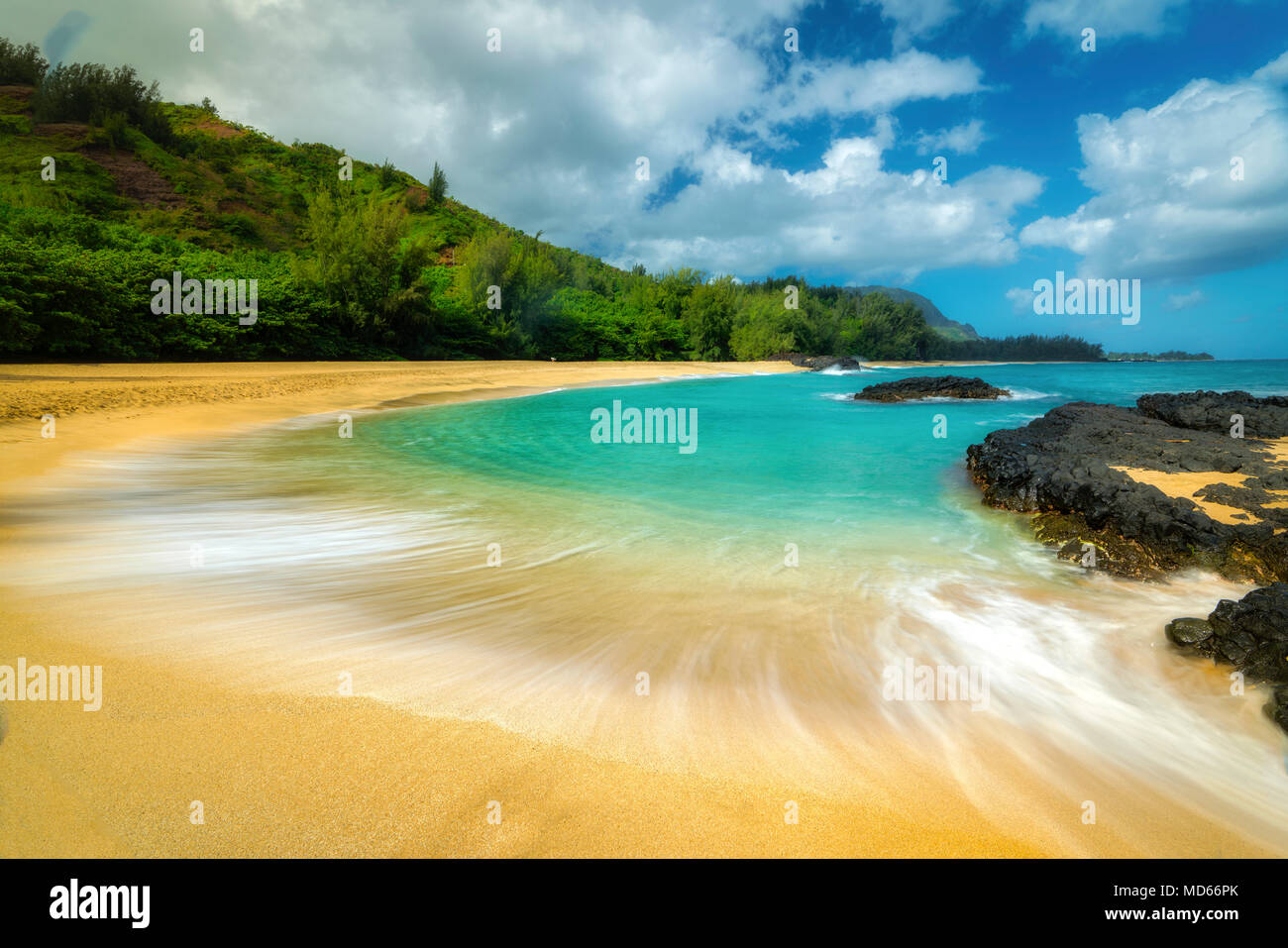 Lumahai Strand mit Welle. Kauai, Hawaii Stockfoto