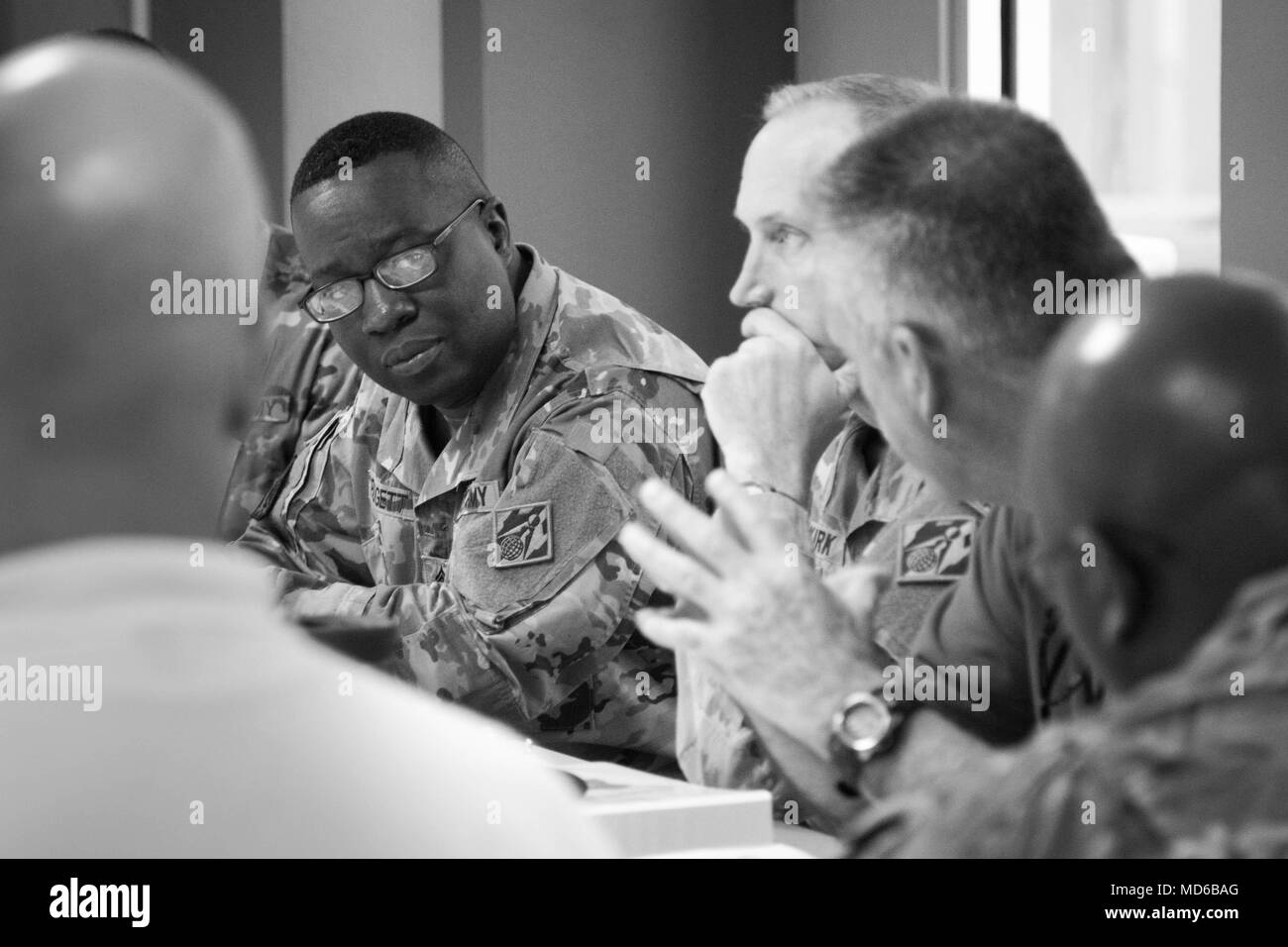 USACE South Atlantic Division Command Sergeant Major Padgett visits Task Force Power Restaurierung. Stockfoto