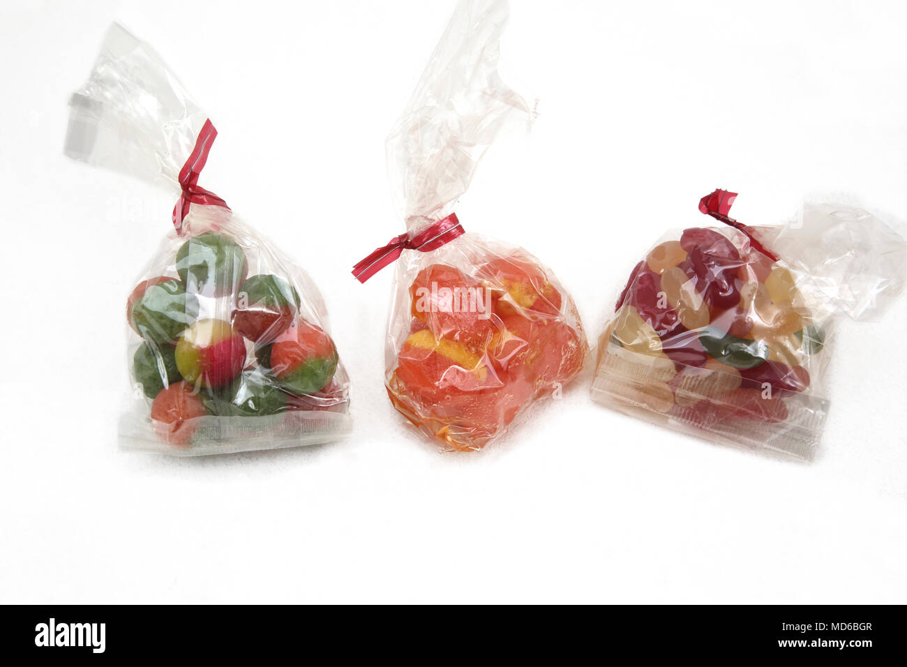 Altmodische Süßigkeiten Apple Kugeln, Rhabarber und Vanillepudding und Jelly Beans Stockfoto