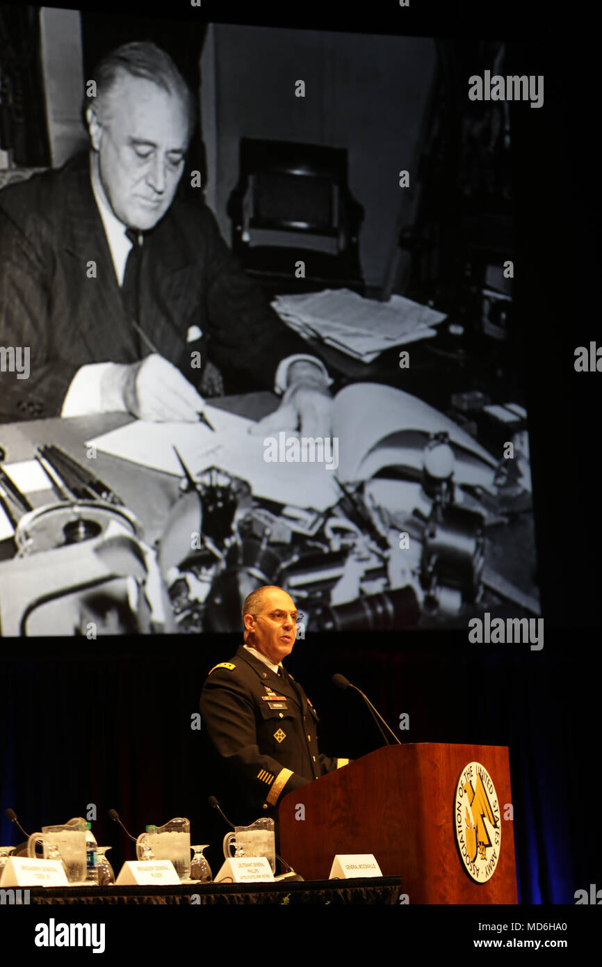 Us-Armee Gen. Gus Perna, Army Material Command kommandierender General, die Eröffnungsrede auf der Verband der US-Armee globale Kraft Symposium 2018 in Huntsville, Alabama, 27.03.2018. Hunderte von Soldaten, Armee Zivilisten, der Wissenschaft und Partnern aus der Wirtschaft nahmen an der Veranstaltung teil. Stockfoto