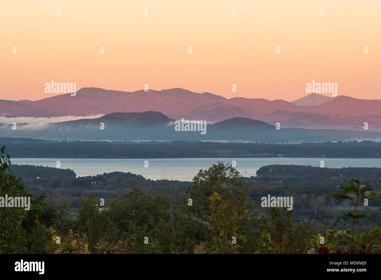 Sunrise Licht Ausleuchten der Adirondacks Stockfoto
