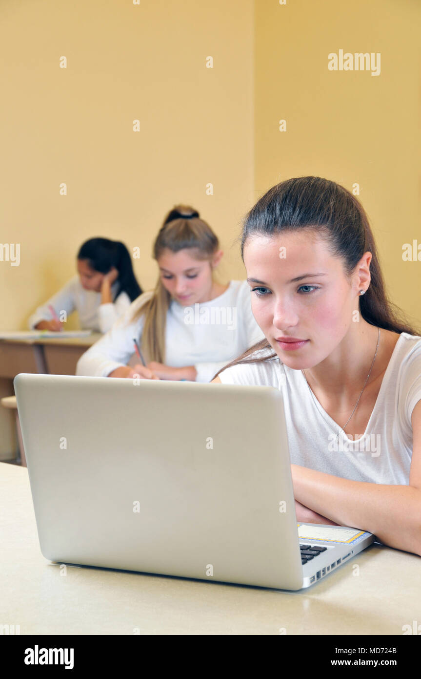 Studenten in einem Klassenzimmer Stockfoto