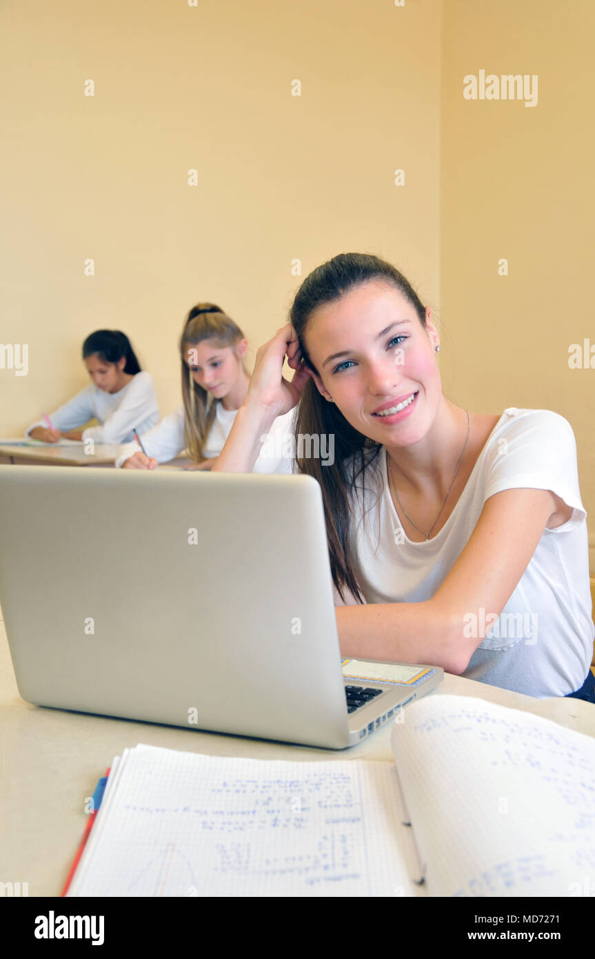 Studenten in einem Klassenzimmer Stockfoto