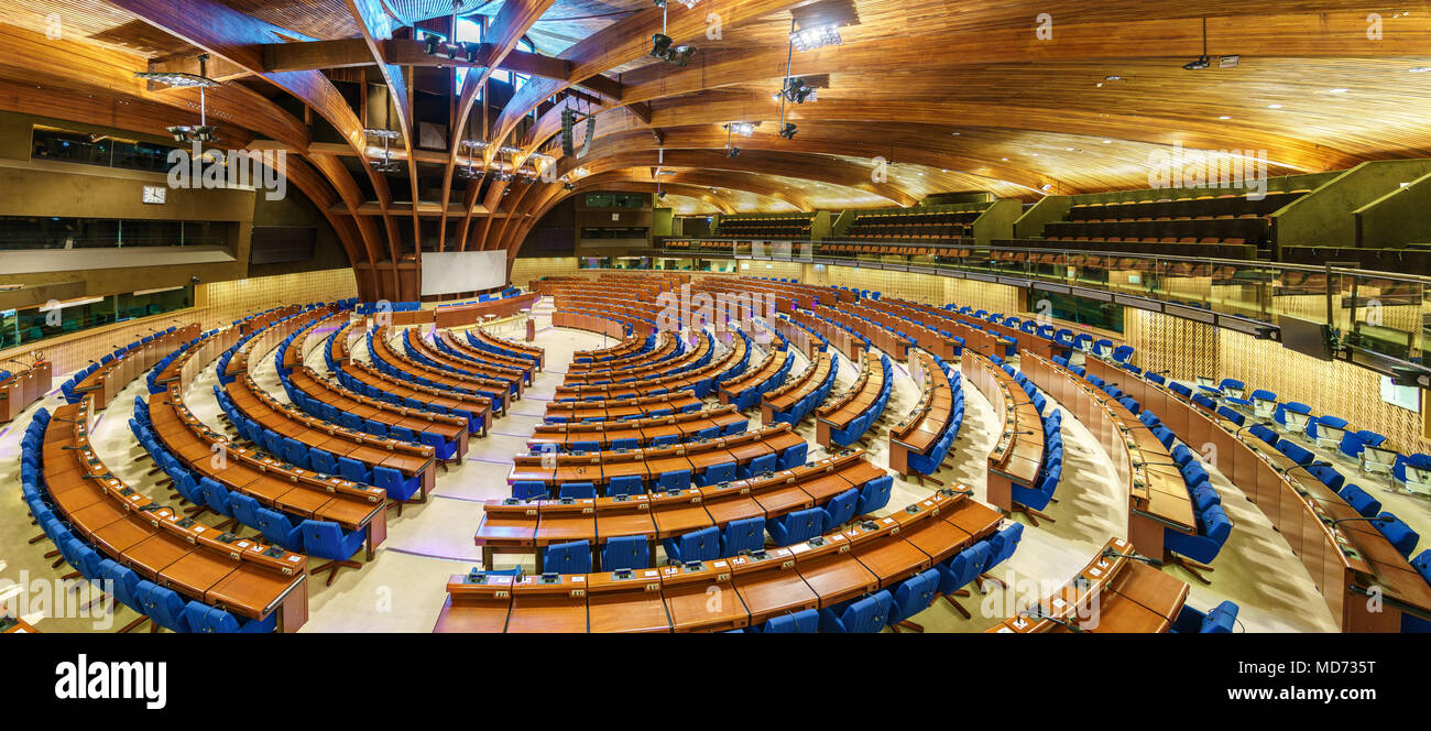 Das Plenum der Parlamentarischen Versammlung des Europarats, Tempo. Der Europarat ist eine Organisation, deren Ziel es ist, die Menschenrechte, die Demokratie und die Rechtsstaatlichkeit in Europa zu wahren Stockfoto