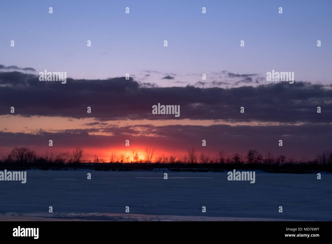 Mehr Montreal South Shore Sonnenuntergang am Ende des Winters Zeit Stockfoto