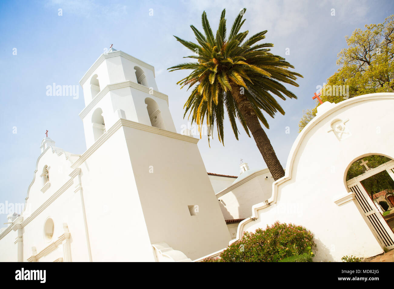 OCEANSIDE, Kalifornien - 12. MÄRZ 2018: Blick auf die historischen Mission San Luis Rey in Oceanside von außen gesehen Stockfoto