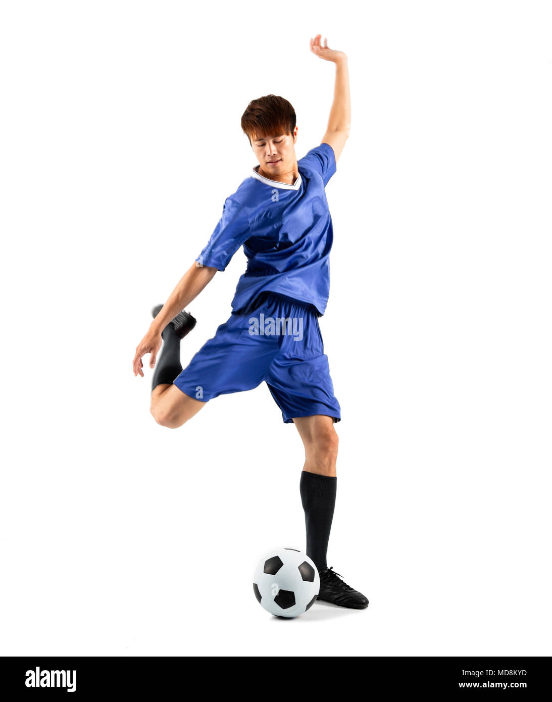 Asiatische Fußball-Spieler in Aktion isoliert weißer Hintergrund Stockfoto