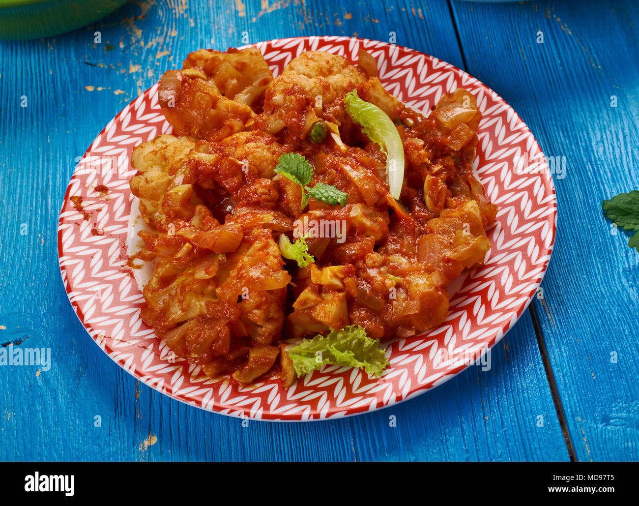 Indische Küche. Blumenkohl Tikka Masala, Traditionelle sortierten Indien Gerichte, Ansicht von oben. Stockfoto