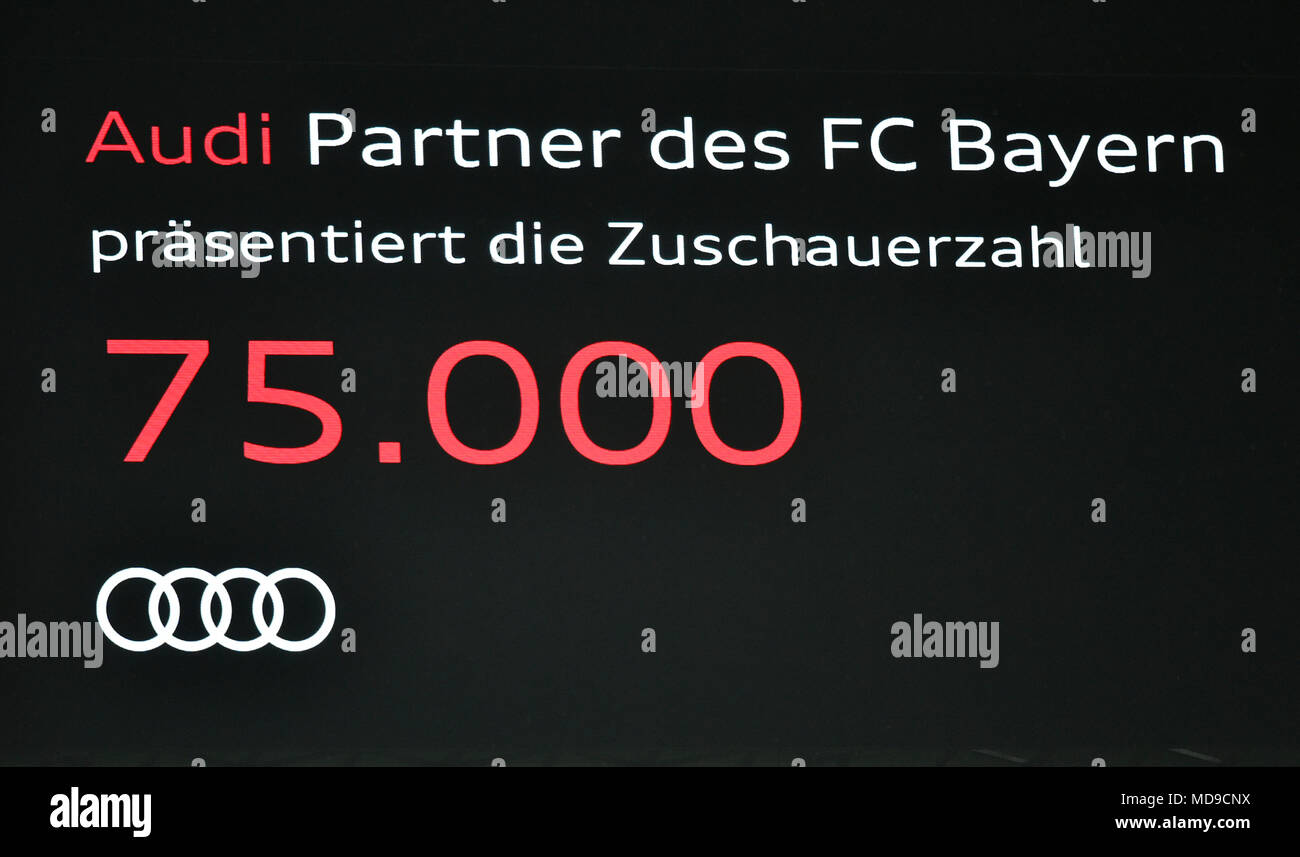 Anzeiger, Sponsoring, Audi, ausverkaufte Stadion, 75.000 Zuschauer in der Allianz Arena, München, Bayern, Deutschland Stockfoto