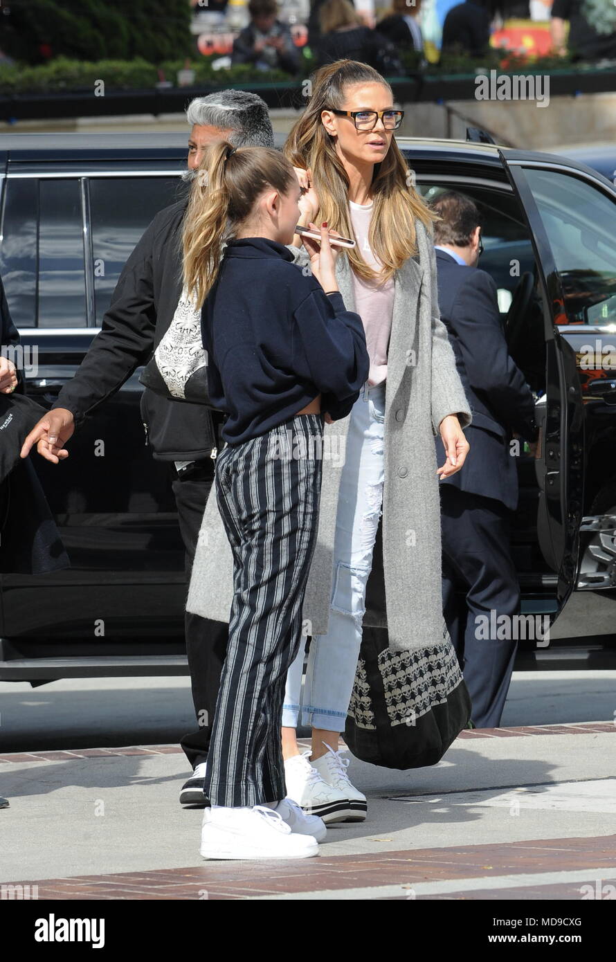 Heidi Klum bei der Ankunft im "Americas Got Talent" zeigen in Pasadena mit  ihrer Tochter Leni. Co Richter Simon Cowell auch bei der Ankunft im Show  mit: Heidi Klum, Leni Wo: Pasadena,
