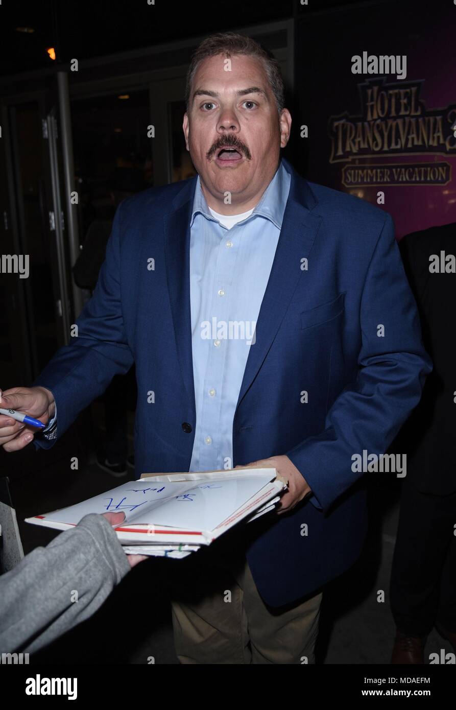 New York, NY, USA. 18 Apr, 2018. Kevin Heffernan, im Regal Union Square Theater im SUPER TROOPERS 2 Premiere heraus und über für Celebrity Candids - MI, New York, NY 18. April 2018 gesehen. Credit: Derek Sturm/Everett Collection/Alamy leben Nachrichten Stockfoto