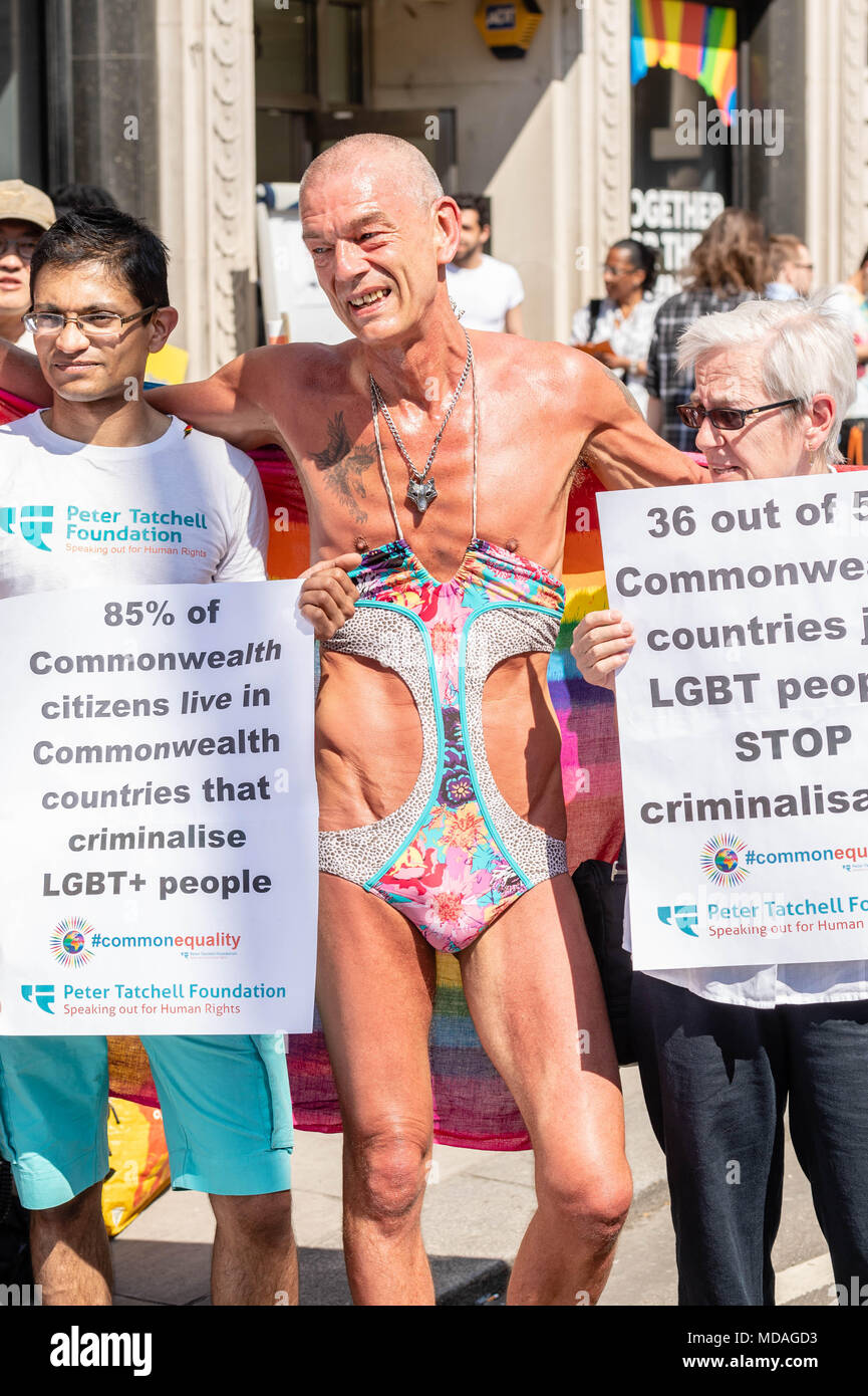 London, 19. April 2018 LGBT-Demonstranten vor dem Commonwealth Regierungschefs Treffen in London. Kredit Ian Davidson/Alamy leben Nachrichten Stockfoto