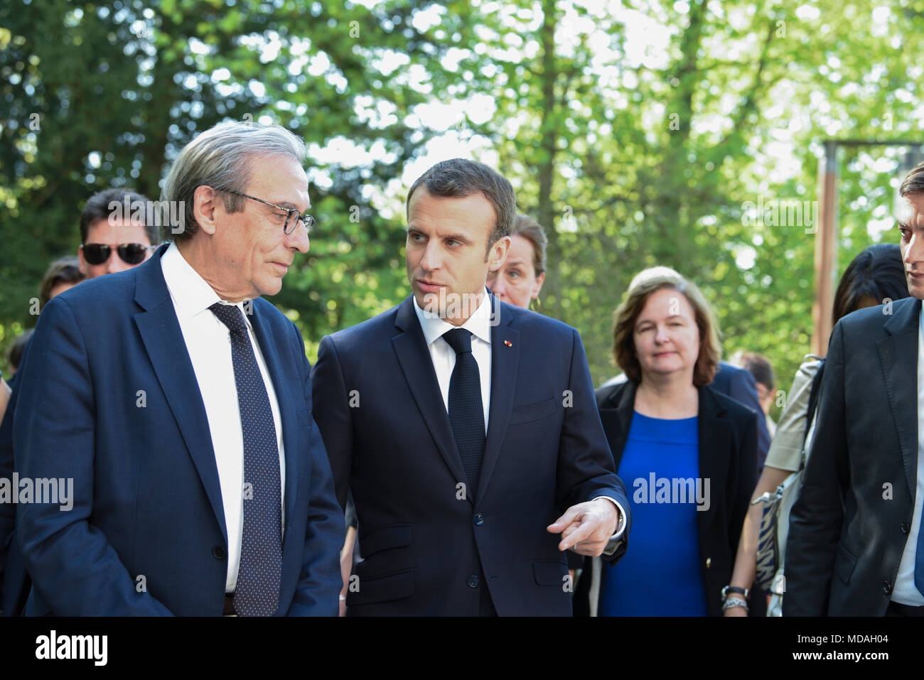 Straßburg, Frankreich. 17. April 2018. Emmanuel Macon in Straßburg vor dem Europäischen Parlament am 17. April 2018. Rede und Antonio Tajani Treffen der Präsidenten des Europäischen Parlaments. Unterschrift des dreijährigen Vertrag Straßburger europäische Hauptstadt", anstelle von Europa, in Anwesenheit von Frau Nathalie Loiseau Minister für Europäische Angelegenheiten, Roland Ries Bürgermeister von Straßburg, Alain Fontanelle erster stellvertretender Bürgermeister von Straßburg, Jean Luc Marx Präfekt der Grand Est. Quelle: Avenir Bilder/Alamy leben Nachrichten Stockfoto