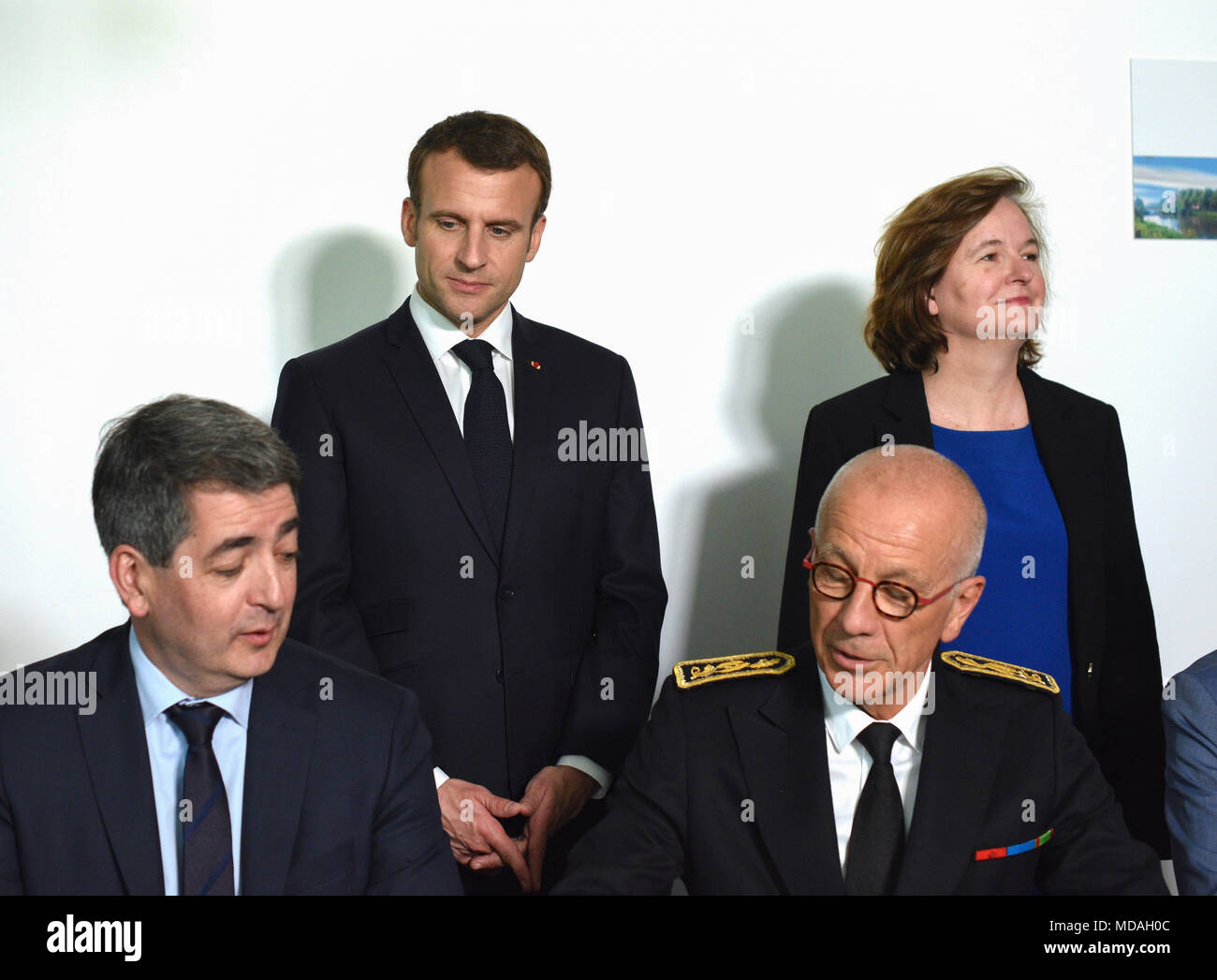 Straßburg, Frankreich. 17. April 2018. Emmanuel Macon in Straßburg vor dem Europäischen Parlament am 17. April 2018. Rede und Antonio Tajani Treffen der Präsidenten des Europäischen Parlaments. Unterschrift des dreijährigen Vertrag Straßburger europäische Hauptstadt", anstelle von Europa, in Anwesenheit von Frau Nathalie Loiseau Minister für Europäische Angelegenheiten, Roland Ries Bürgermeister von Straßburg, Alain Fontanelle erster stellvertretender Bürgermeister von Straßburg, Jean Luc Marx Präfekt der Grand Est. Quelle: Avenir Bilder/Alamy leben Nachrichten Stockfoto