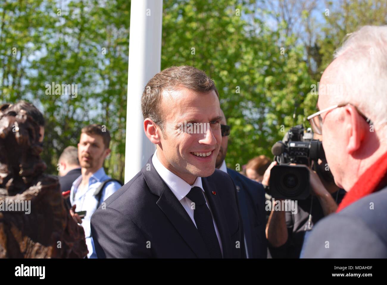 Straßburg, Frankreich. 17. April 2018. Emmanuel Macon in Straßburg vor dem Europäischen Parlament am 17. April 2018. Rede und Antonio Tajani Treffen der Präsidenten des Europäischen Parlaments. Unterschrift des dreijährigen Vertrag Straßburger europäische Hauptstadt", anstelle von Europa, in Anwesenheit von Frau Nathalie Loiseau Minister für Europäische Angelegenheiten, Roland Ries Bürgermeister von Straßburg, Alain Fontanelle erster stellvertretender Bürgermeister von Straßburg, Jean Luc Marx Präfekt der Grand Est. Quelle: Avenir Bilder/Alamy leben Nachrichten Stockfoto
