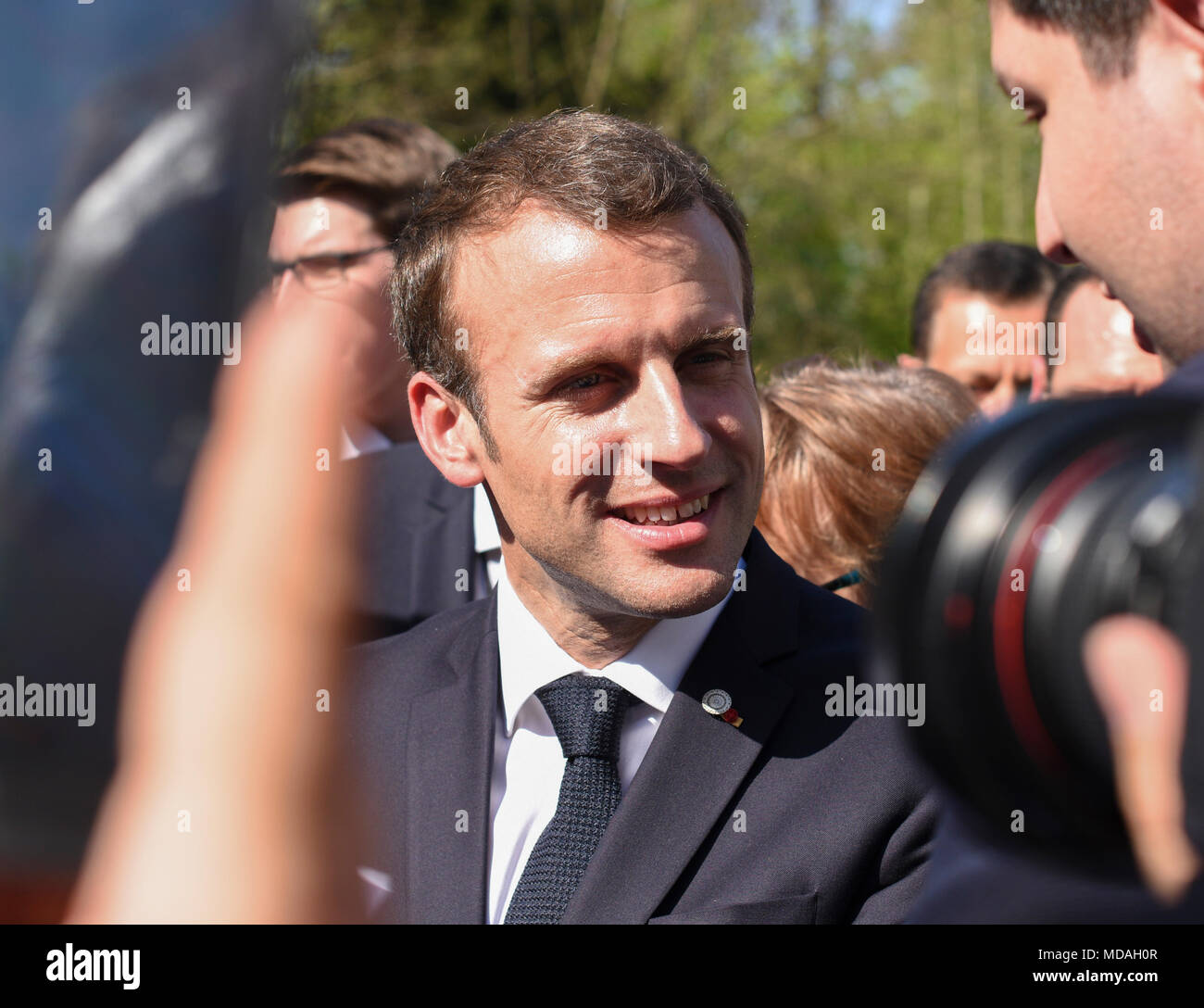 Straßburg, Frankreich. 17. April 2018. Emmanuel Macon in Straßburg vor dem Europäischen Parlament am 17. April 2018. Rede und Antonio Tajani Treffen der Präsidenten des Europäischen Parlaments. Unterschrift des dreijährigen Vertrag Straßburger europäische Hauptstadt", anstelle von Europa, in Anwesenheit von Frau Nathalie Loiseau Minister für Europäische Angelegenheiten, Roland Ries Bürgermeister von Straßburg, Alain Fontanelle erster stellvertretender Bürgermeister von Straßburg, Jean Luc Marx Präfekt der Grand Est. Quelle: Avenir Bilder/Alamy leben Nachrichten Stockfoto