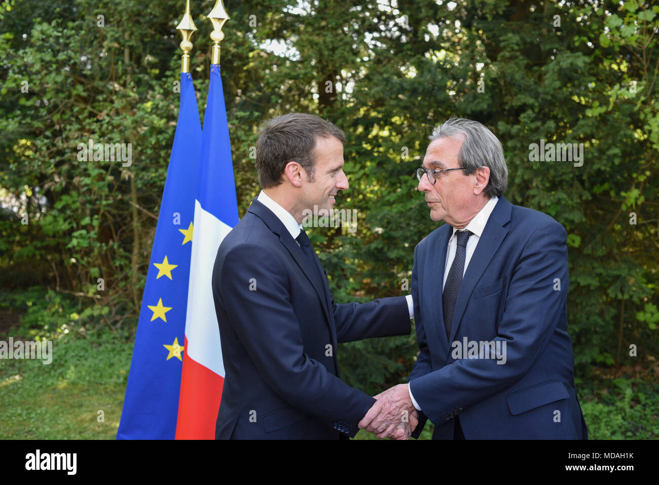 Straßburg, Frankreich. 17. April 2018. Emmanuel Macon in Straßburg vor dem Europäischen Parlament am 17. April 2018. Rede und Antonio Tajani Treffen der Präsidenten des Europäischen Parlaments. Unterschrift des dreijährigen Vertrag Straßburger europäische Hauptstadt", anstelle von Europa, in Anwesenheit von Frau Nathalie Loiseau Minister für Europäische Angelegenheiten, Roland Ries Bürgermeister von Straßburg, Alain Fontanelle erster stellvertretender Bürgermeister von Straßburg, Jean Luc Marx Präfekt der Grand Est. Quelle: Avenir Bilder/Alamy leben Nachrichten Stockfoto
