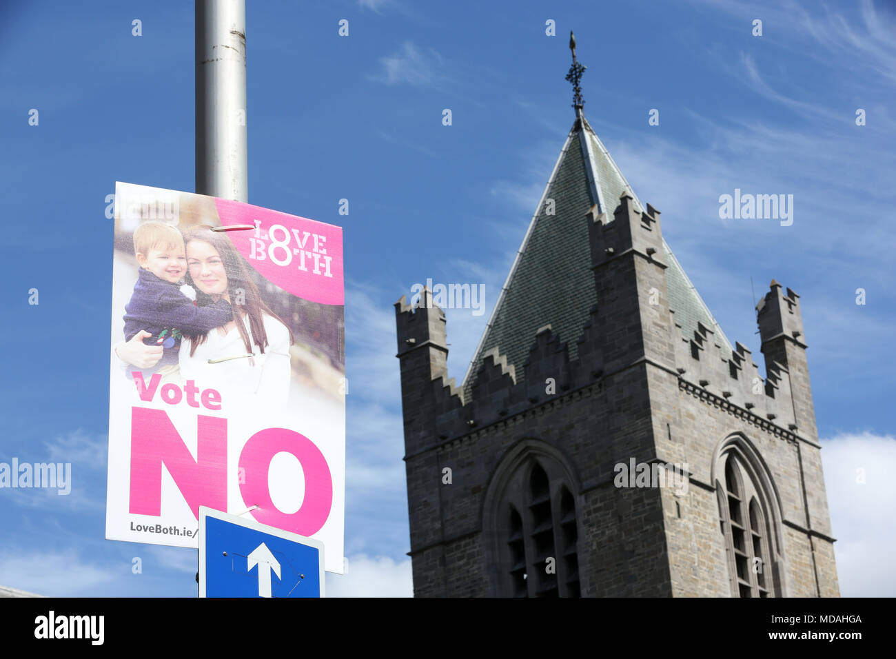 Dublin, Irland. 18. April 2018. Beide Seiten der Debatte über das irische Referendum Abtreibung in Aktion heute. Credit: RollingNews.ie/Alamy leben Nachrichten Stockfoto