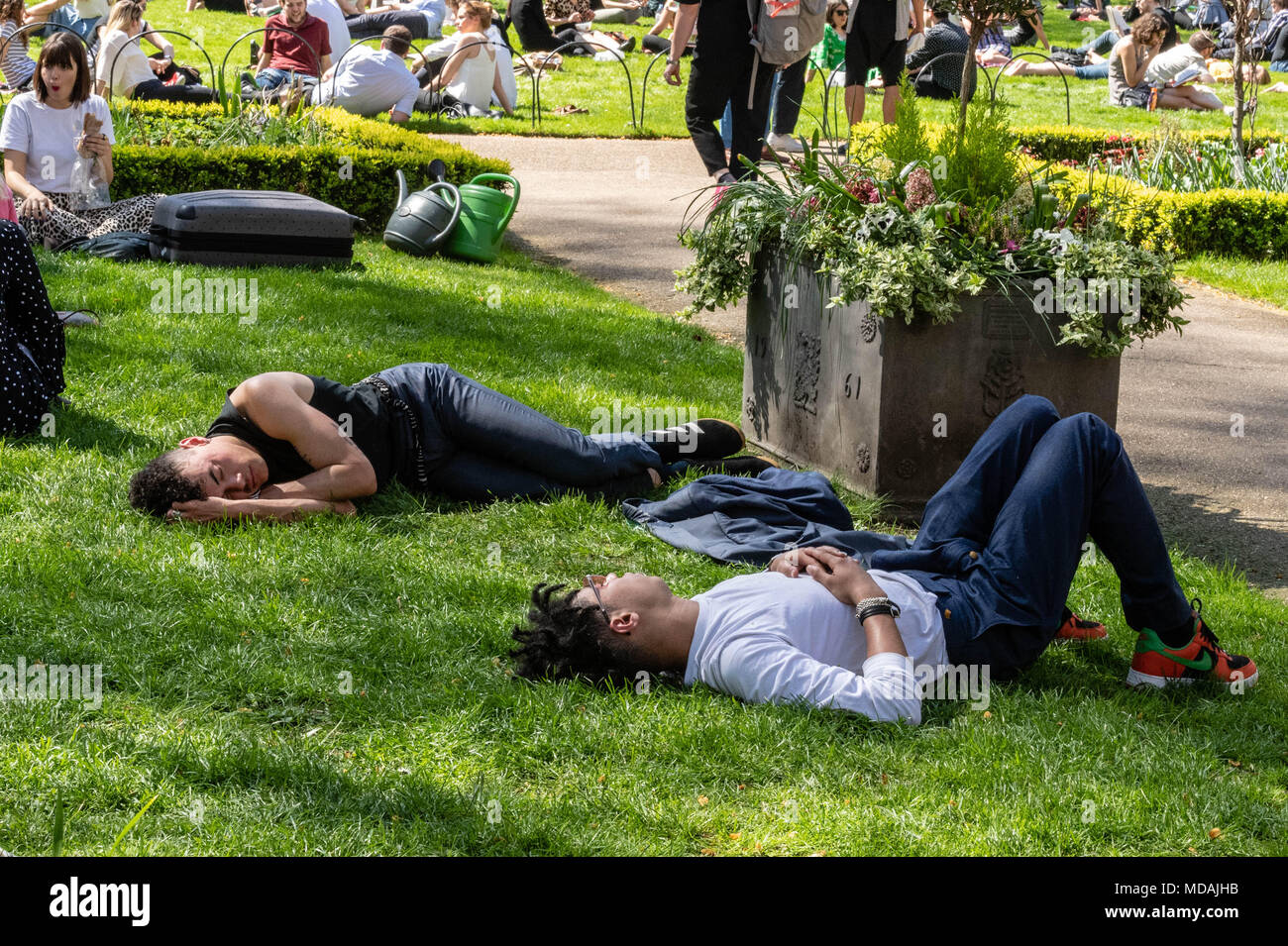 London, 19. April 2018 die Londoner genießen Sie den heißesten Tag des Jahres Credit Ian Davidson/Alamy leben Nachrichten Stockfoto