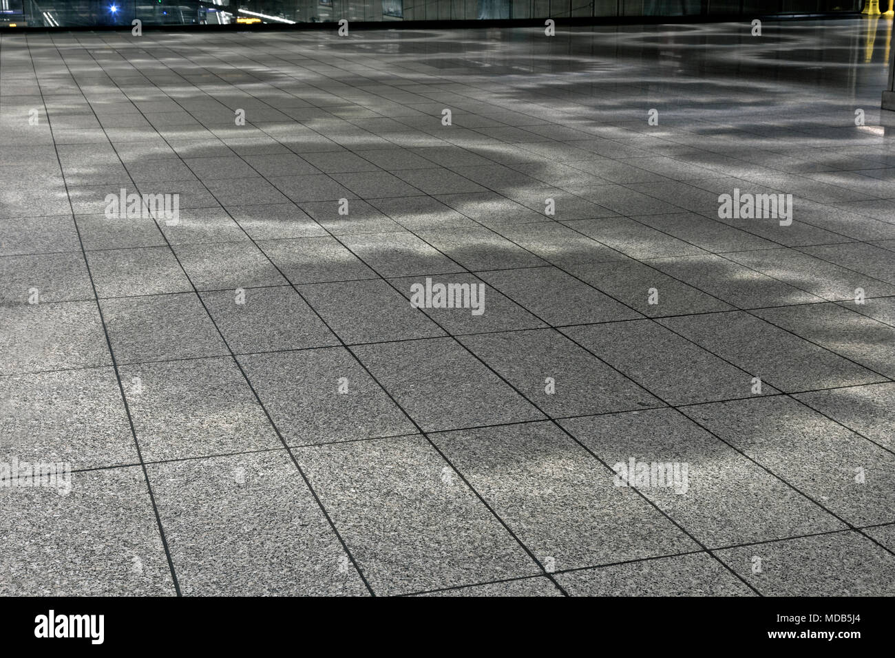WA 15284-00 ... WASHINGTON - Mustern auf dem Boden, die durch die Beleuchtung an der Universität Street Transit Station in der Innenstadt von Seattle erstellt. Stockfoto