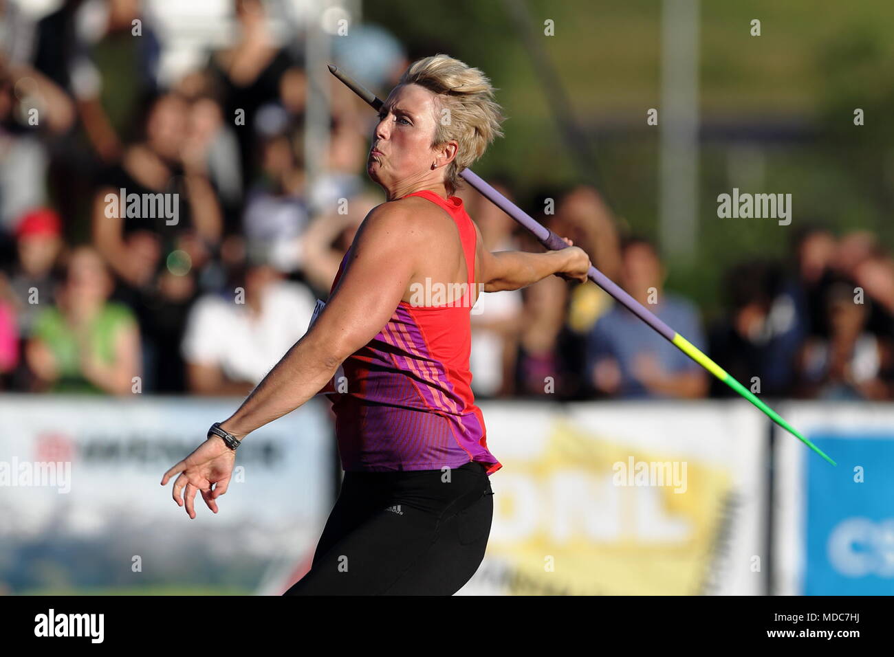 Luzern, Schweiz. 17. Jul 2012. Christina Obergfoll Deutschlands in Aktion beim Speerwerfen der Frauen bei der Sitzung leichtathletik Werfen compet Stockfoto